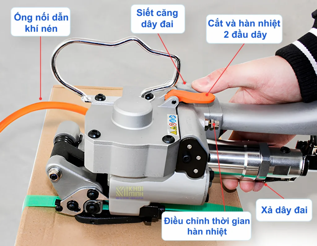 Máy đóng đai khí nén A25 với các nút siết dây hàn nhiệt cắt dây và điều chỉnh lực căng