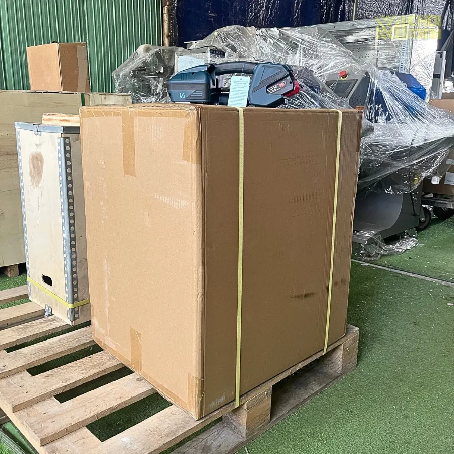 Máy đóng đai cầm tay V2 siết chặt dây đai PP theo chiều dọc kiện hàng carton