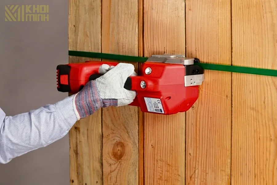 Máy đóng đai cầm tay H-46B ứng dụng đóng đai kiện pallet gỗ lớn