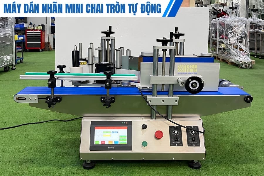 Bàn giao lắp đặt máy dán nhãn chai tròn
