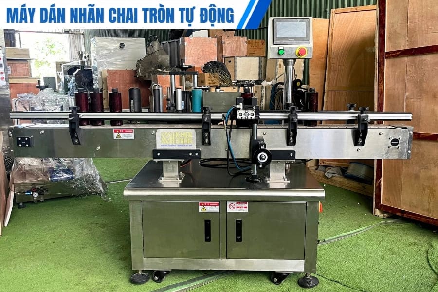 Bàn giao lắp đặt máy dán nhãn chai tròn