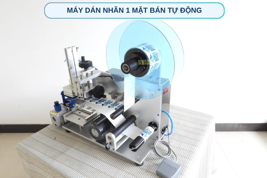 Máy dán nhãn 1 mặt bán tự động tốc độ 25-60 nhãn dán/phút
